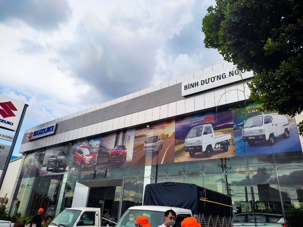 Thi công dán Decal lưới showroom SUZUKI Bình Dương Ngôi Sao