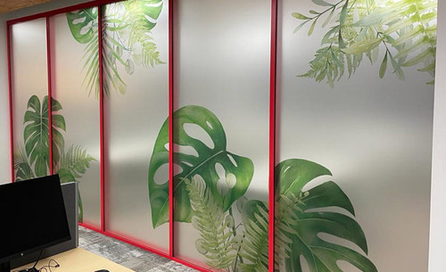 Decal dán kính hoạ tiết lá cây tươi mát
