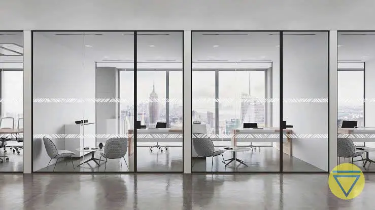 Decal dán kính mờ sọc chéo tạo điểm nhấn cho văn phòng của bạn
