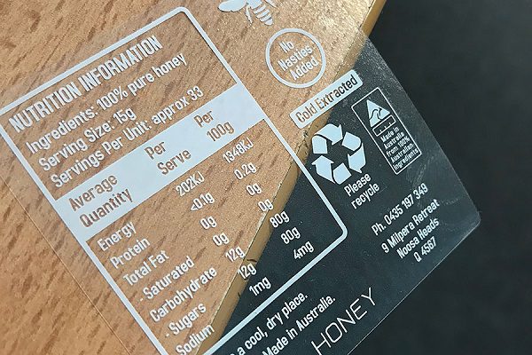 Decal trong dán kính quảng cáo