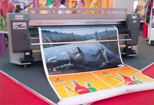 Decal trong dán kính quảng cáo