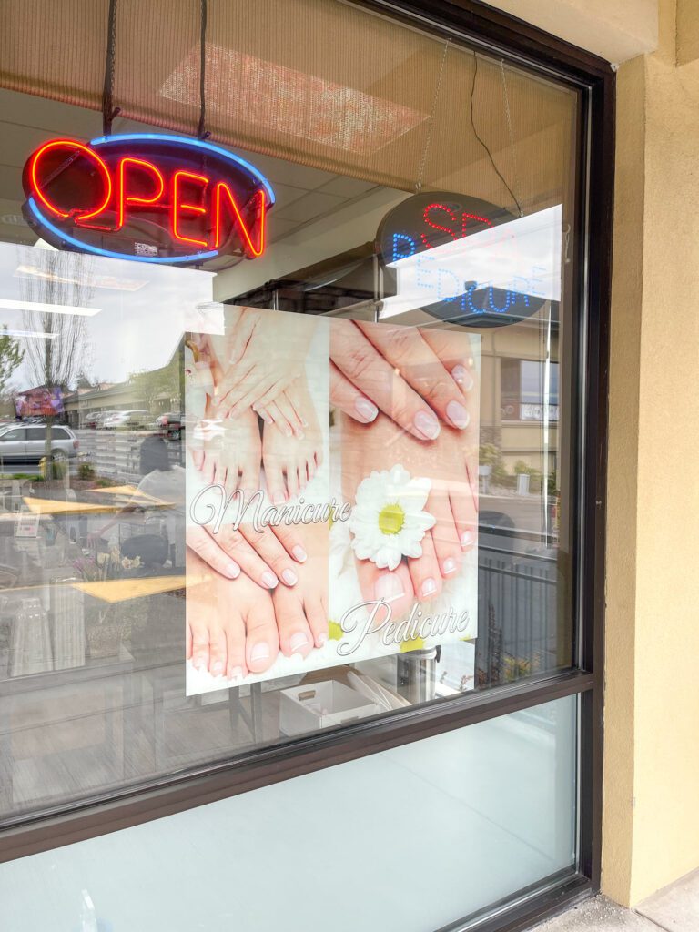 Poster dan kinh tiem Nail