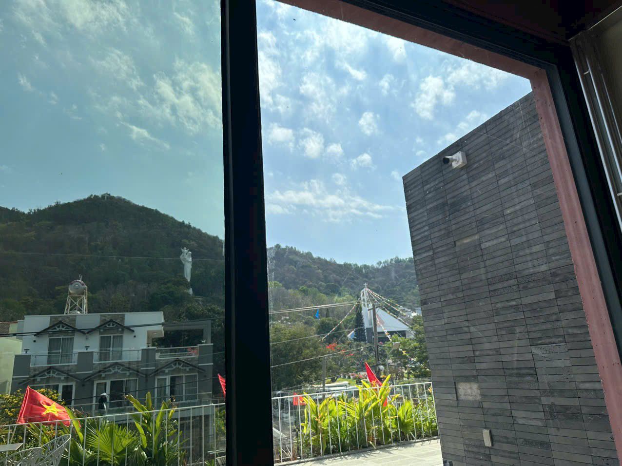 Thi công dán phim cách nhiệt chung cư tại Cam Ranh, Khánh Hòa gần Nha Trang