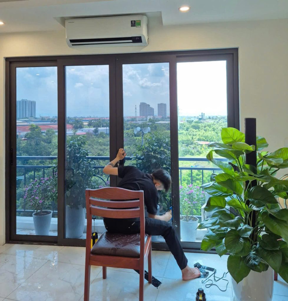 Thi công Decal 5 dán phim cách nhiệt chung cư