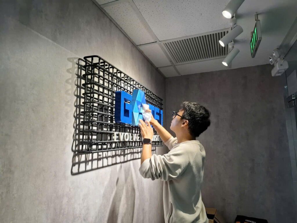 Giới thiệu iDecal 8 Thi công phim dán nội thất và Logo công ty Gate 1