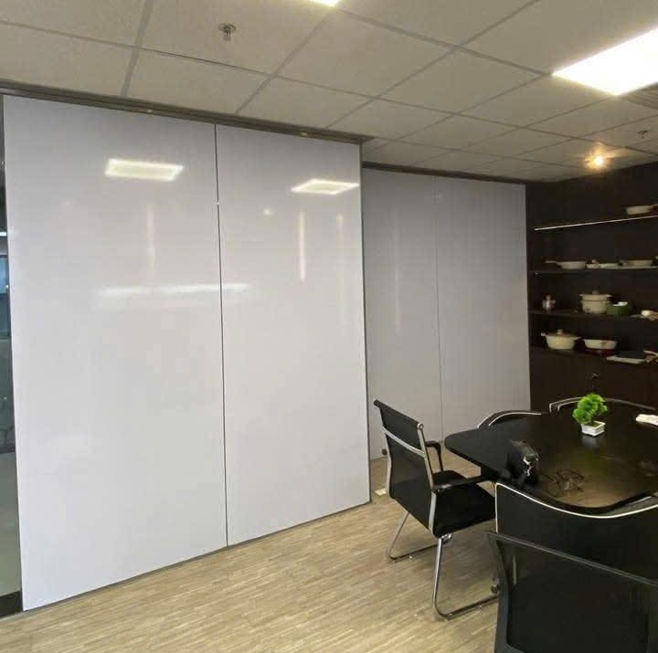 Decal trắng 3 Thi công dán Decal trắng lên bề mặt kính
