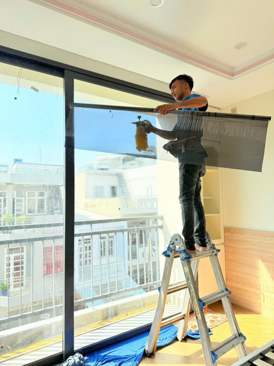 Quận 2 2 Thi công Deal dán kính Quận 2 cho căn hộ tại Đảo Kim cương