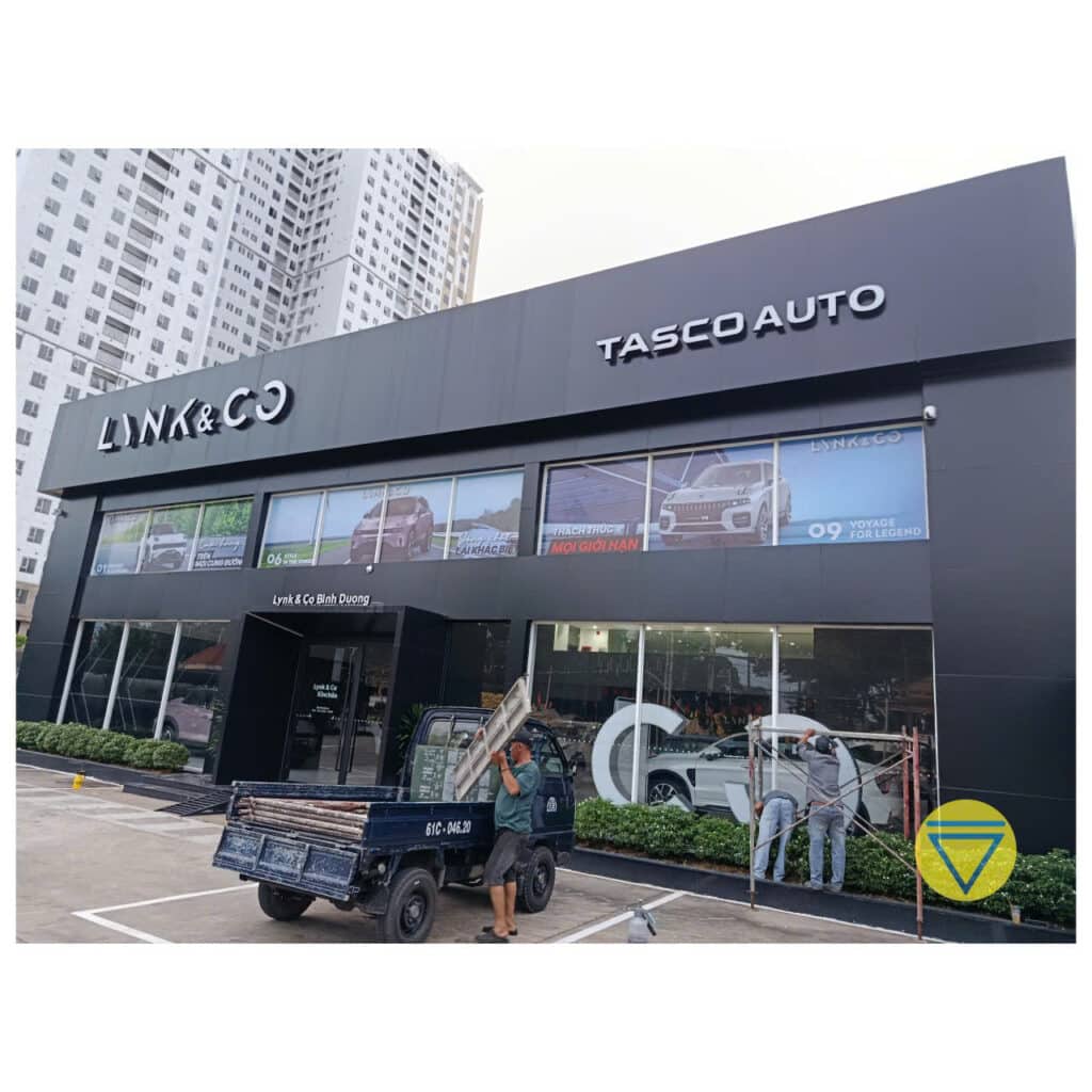 Thi công dán Decal lưới showroom Lynk&co Thủ Dầu Một